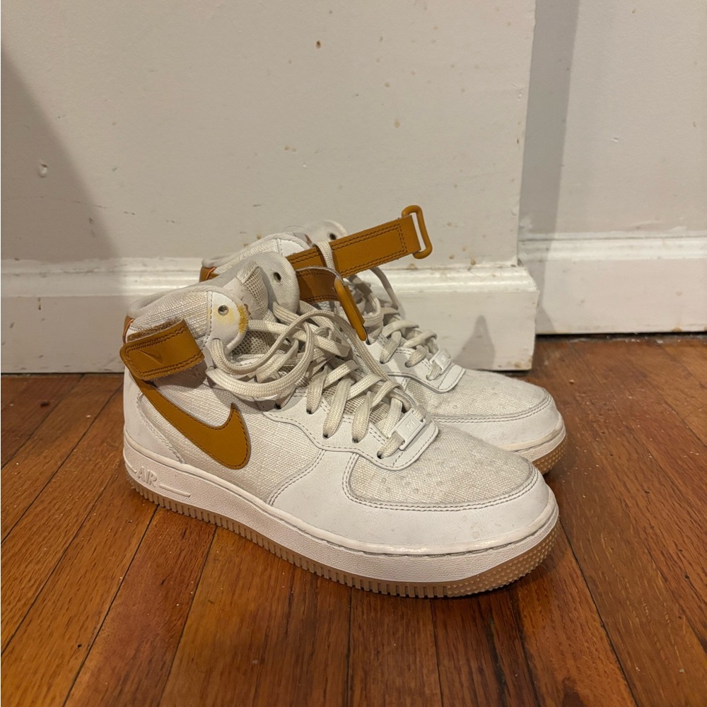 Nike High-Top Air Force One’s